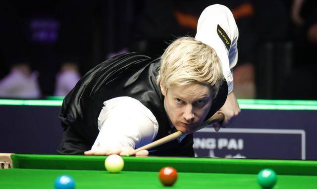 他迅速观察 他迅速观察