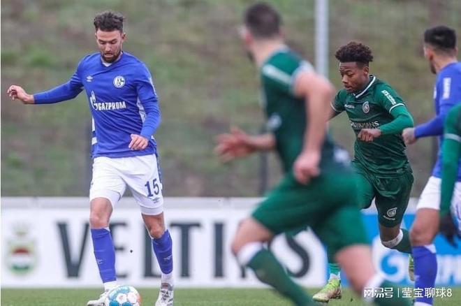 他在忙碌的 他在忙碌的